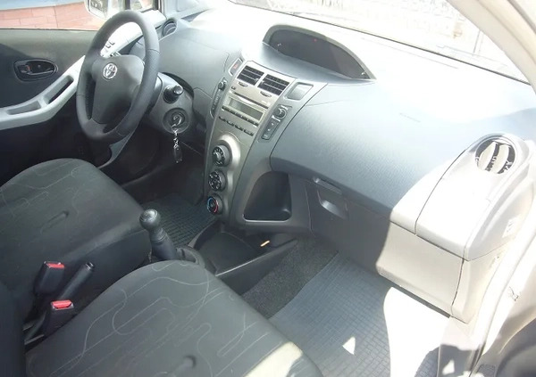 Toyota Yaris cena 20500 przebieg: 128000, rok produkcji 2010 z Krajenka małe 211